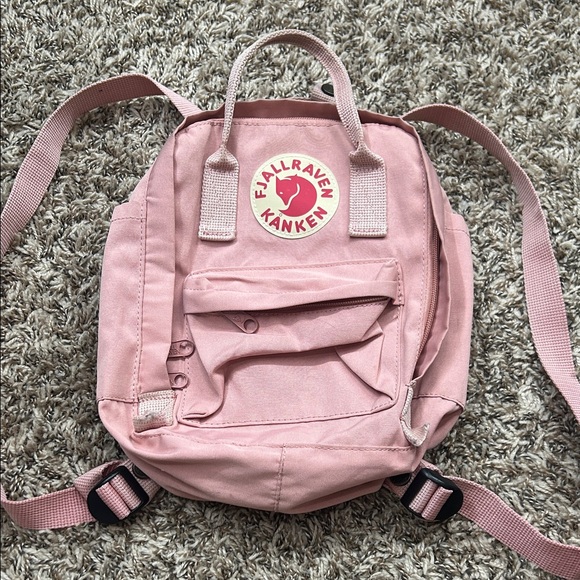 Fjallraven Handbags - Fjällräven Kånken Pink Mini Backpack FLAWED